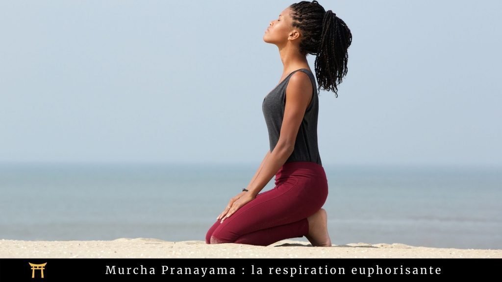 Illustration montrant une femme levant la tête et assise, accompagnée de la mention : "Murcha Pranayama : la respiration euphorisante"