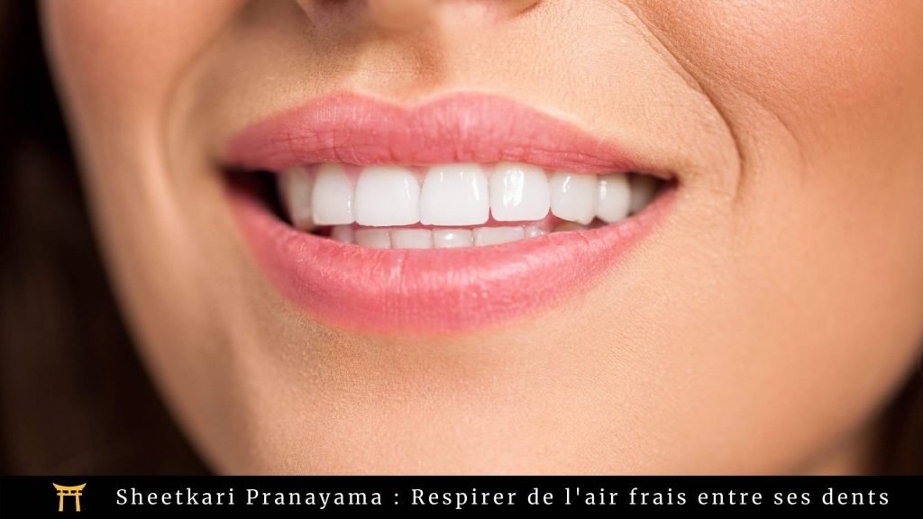 Image montrant les dents d'une personne, accompagné de la phrase : "Sheetkari Pranayama : Respirer de l'air frais entre ses dents"